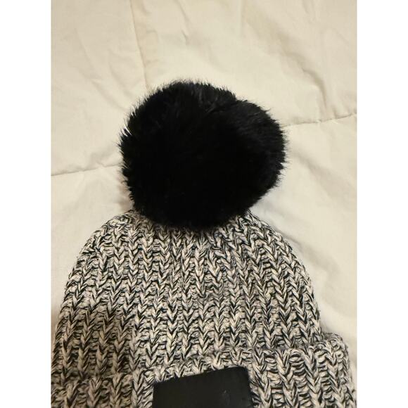 Love Your Melon Detroit Red Wings Pom Beanie – Black & White Knit Hat Pom, - Picture 3 of 6